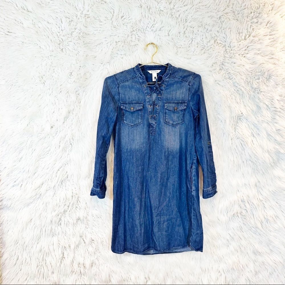𝅺White House Black Market chambray lace up shift dress